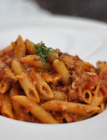 spaghetii bolognese pełne warzyw i białka