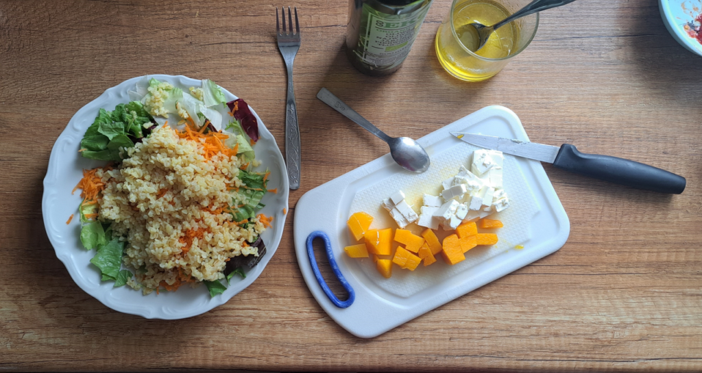 salatka-z-kasza-bulgur-feta-dynia