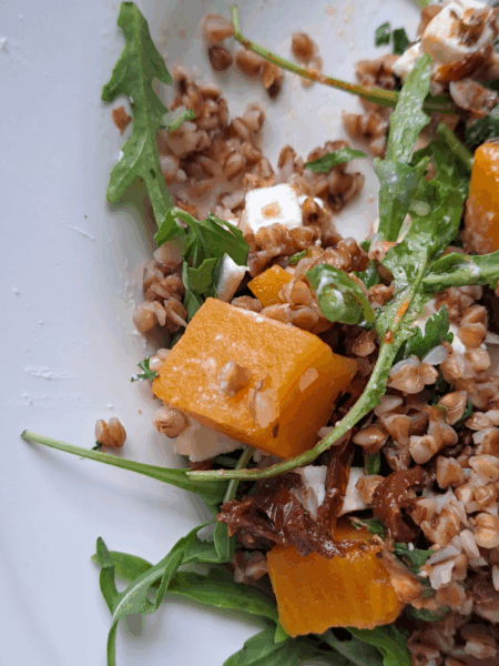 salatka-z-kasza-gryczana-feta-dynia