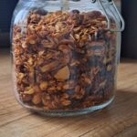 kokosowa-granola-z-marchewka-w-sloiku
