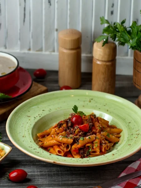 makaron-z-baklazanem-pomidorami-selerem-naciowym